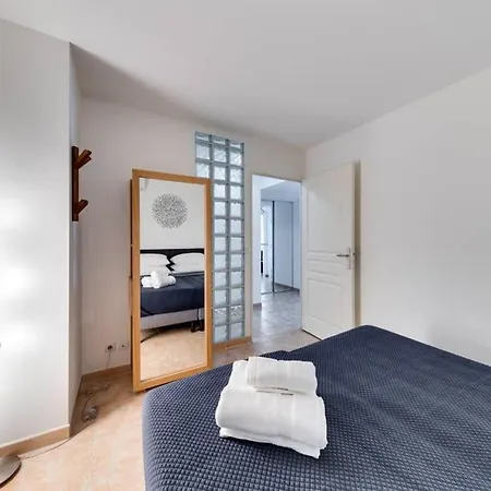 Sea Spray 2 Bed, Monaco View, Beach Apartment *