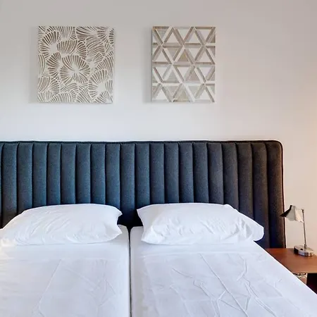 Sea Spray 2 Bed, Monaco View, Beach